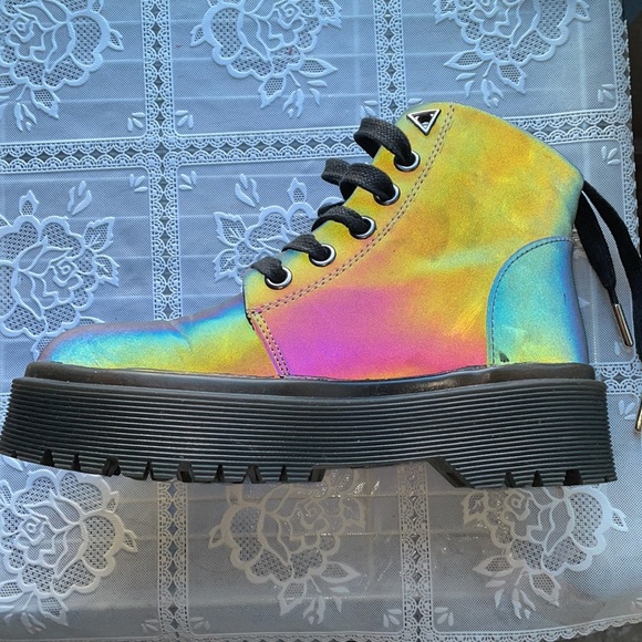 Dolls kill YRU Slayr reflective boots - Picture 3 of 6